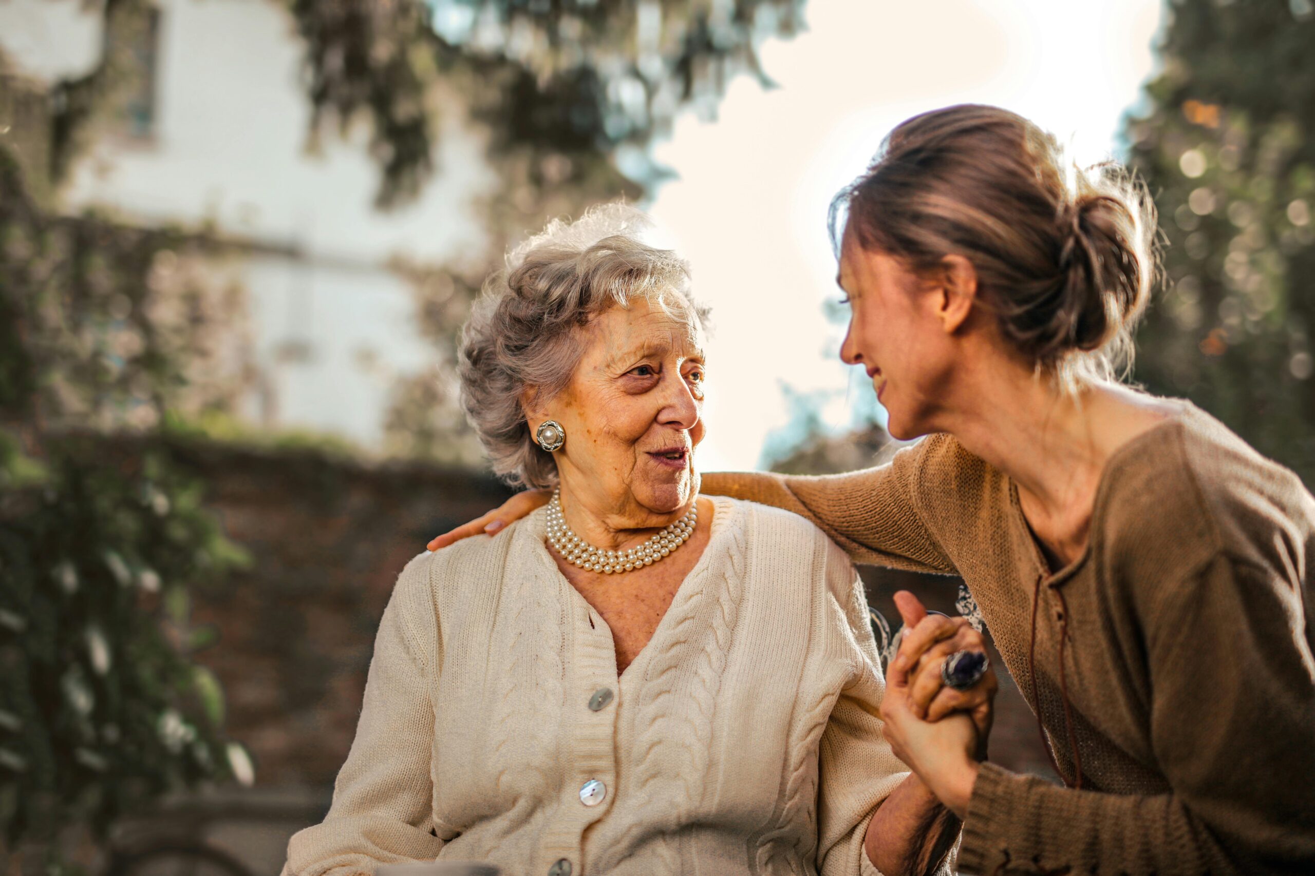 The Importance of Compassionate Elderly Care Services at Home